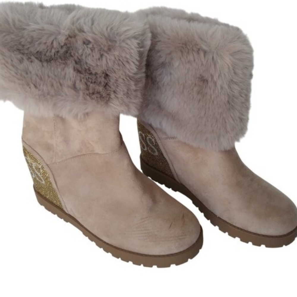 Guess Women's Beige Fur-Trimmed Wedge Boots with Gold Accents 9.5 - Picture 2 of 4